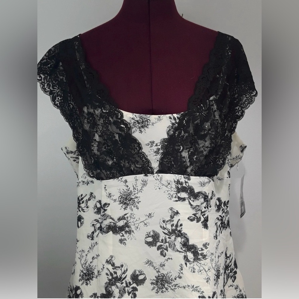 NWT Work To Weekend Ivory Top With Black Lace & Floral Design Size 14